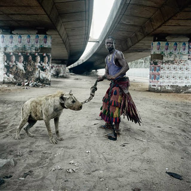 adiestradores de hienas de Nigeria