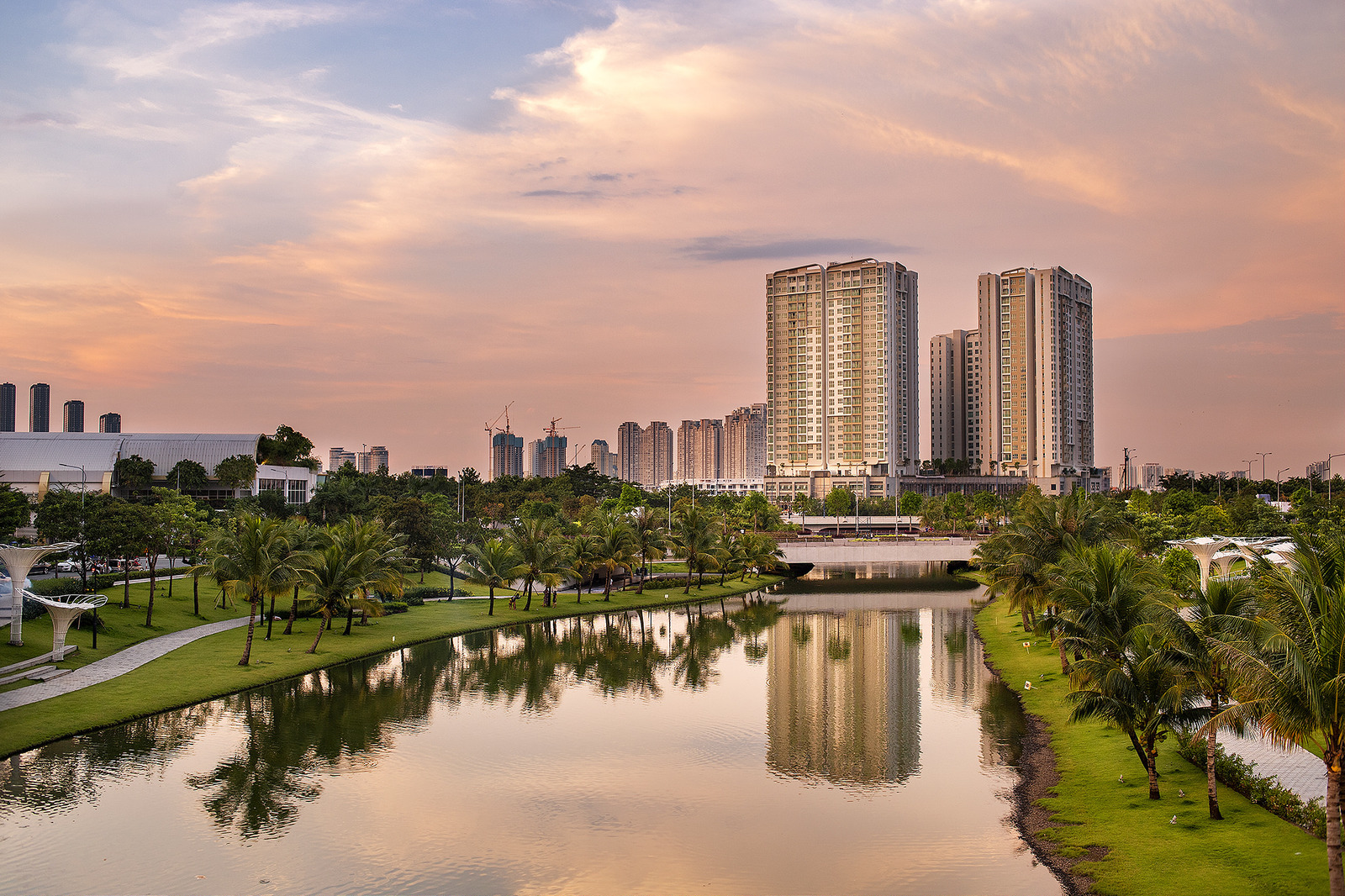 Hướng view thực tế từ công viên sông Sala nhìn về chung cư Sadora và nhìn thấy chính diện căn 07 Block D