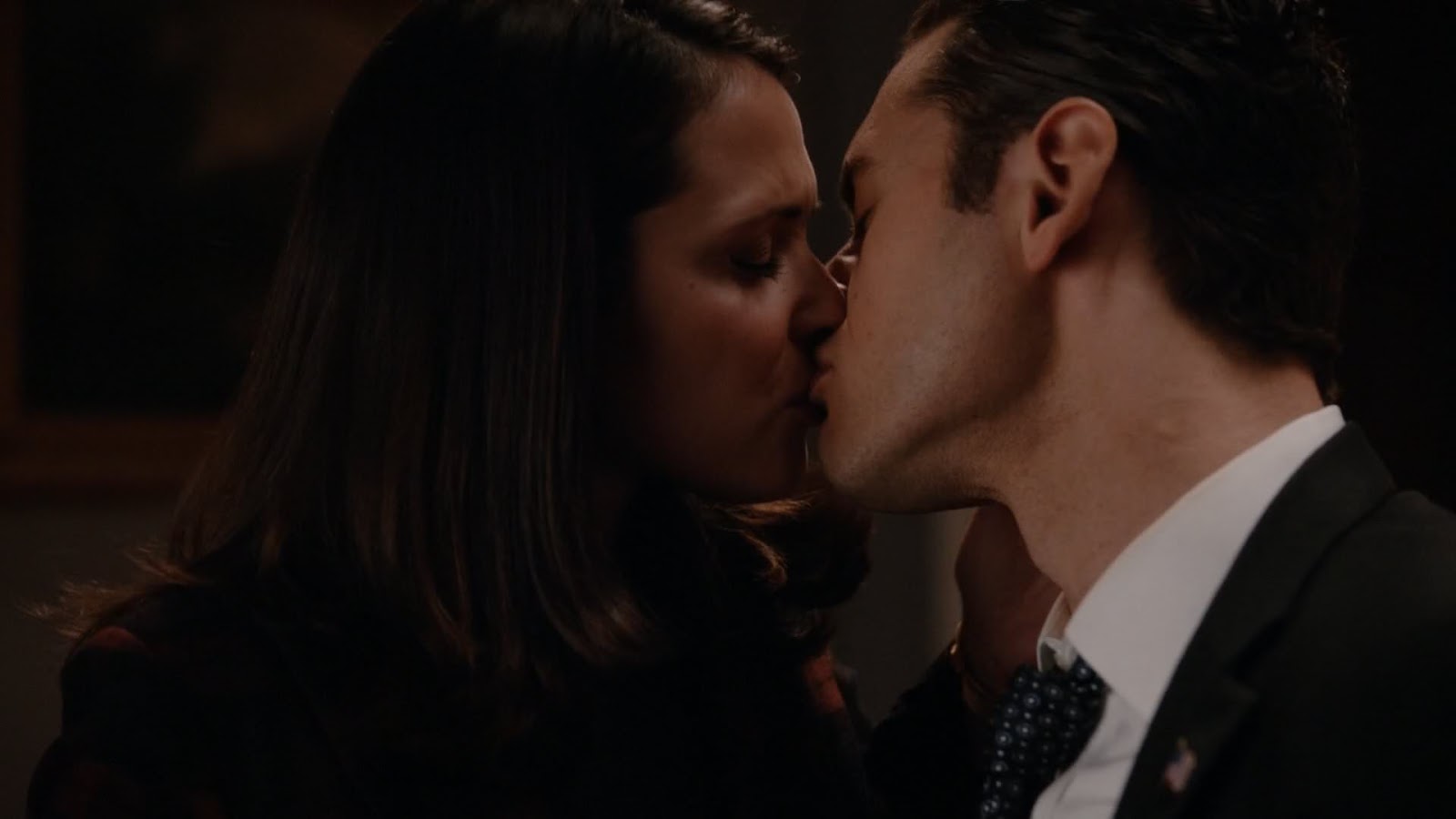 Aaron Emily Designated S Survivor Kiss Aaron Emily Designated S Survivor Kiss