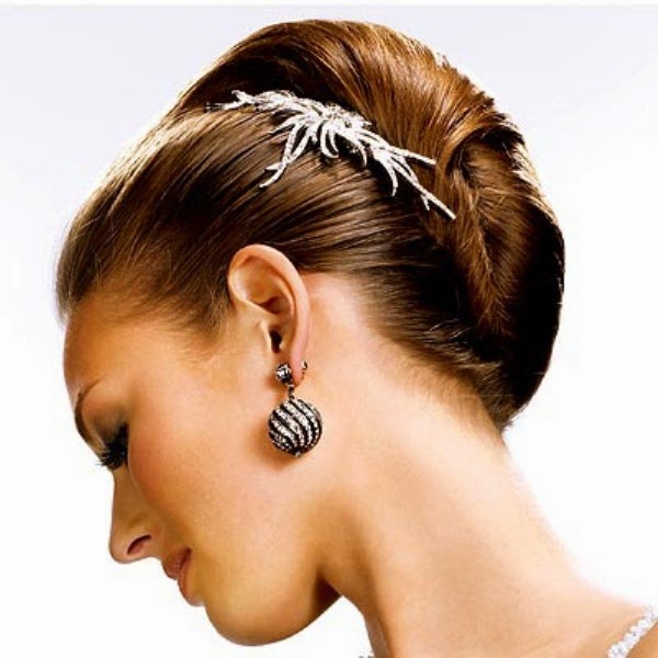 I want my hair done like this for our pics next weekend}