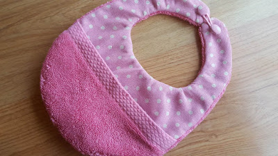DIY Baby Bib with pocket - tutorial and pattern