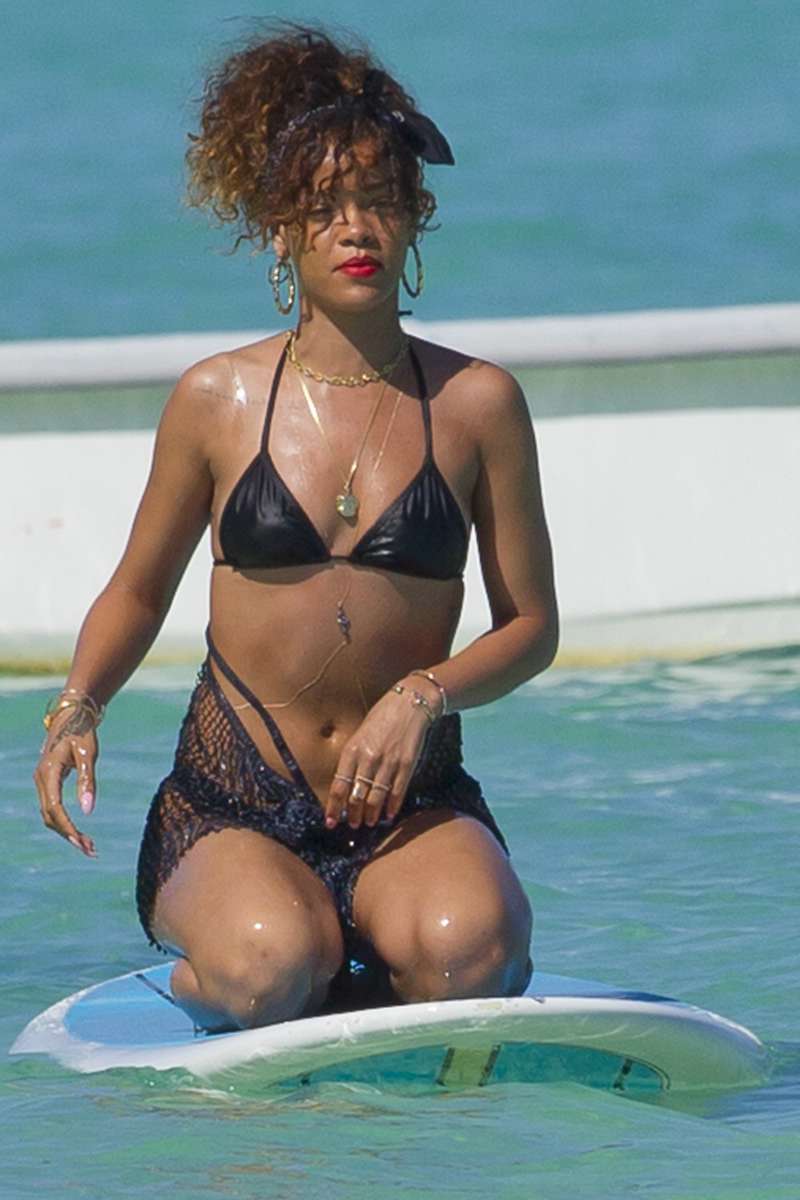 Rihannas Stunning BUTT Surfing In