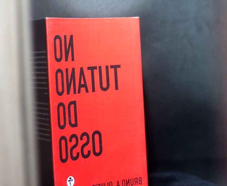 resenha no tutano do osso; no tutano do osso bruno a oliveira;