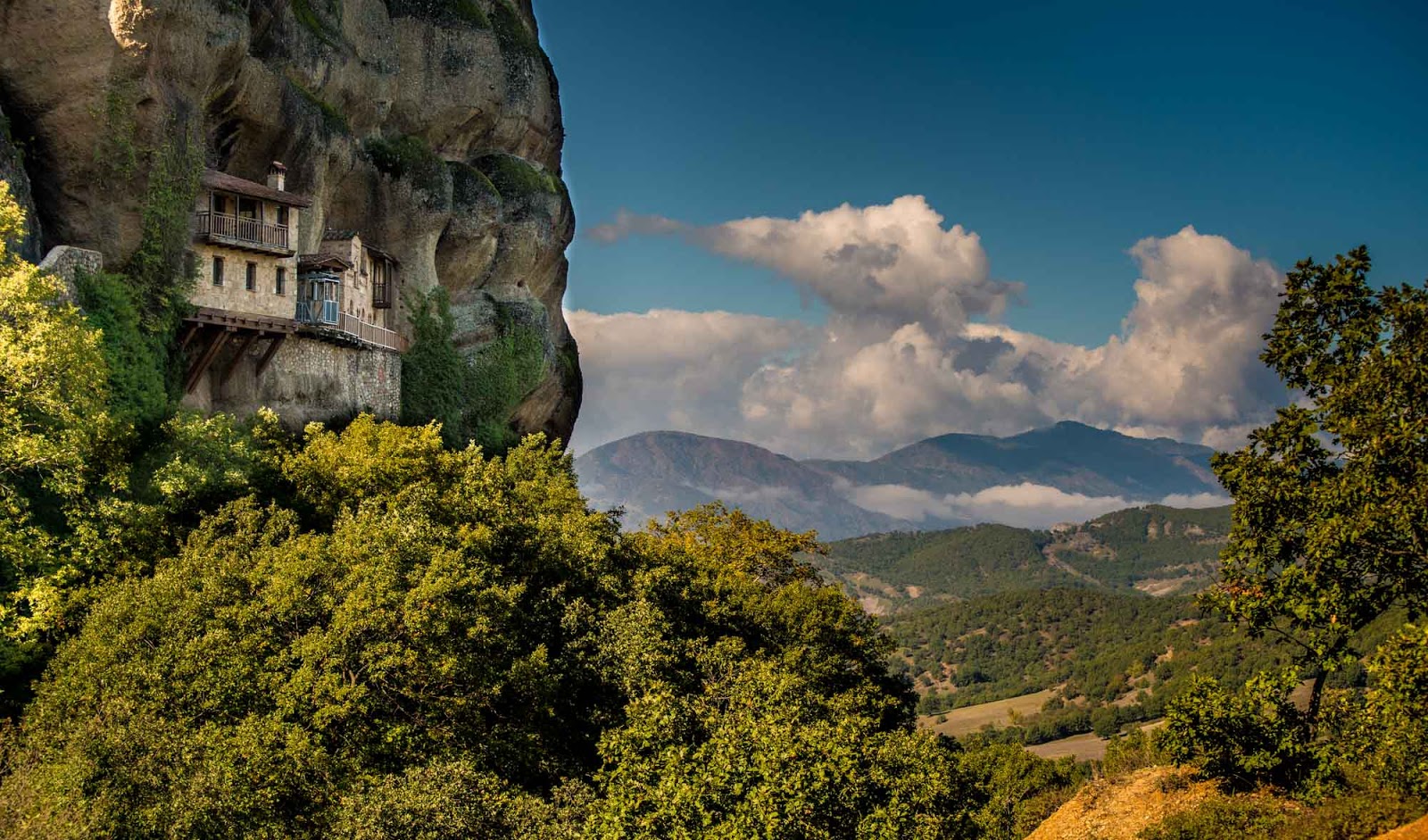 Meteora cliffs monastery in Greece: Most Beautiful Houses in the World