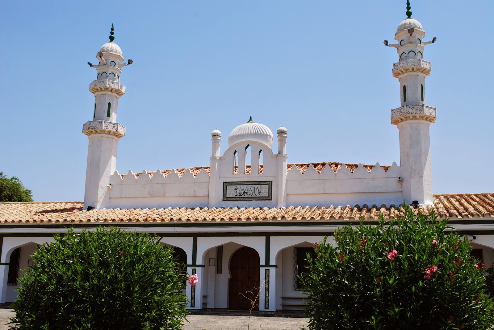 AHMADIYYA MOSQUE: Basharat Mosque - Pedro Abad Spain