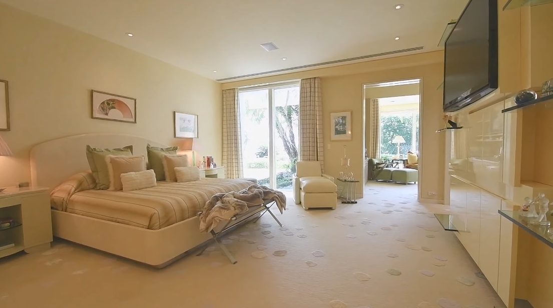 35 Interior Design Photos vs. 936 N Lake Way, Palm Beach, FL Luxury Home Tour