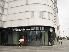 Starbucks at the Bengbu Wanda Plaza (星巴克 — 蚌埠万达广场)