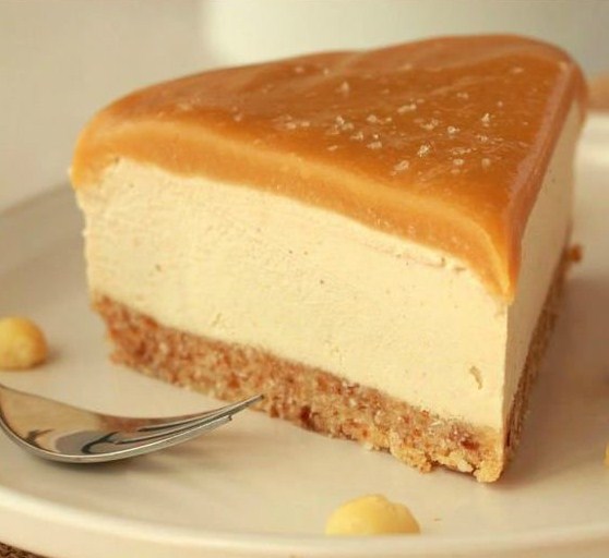 Vegan Cheesecake with a Salted Caramel Vegan Cheesecake with a Salted Caramel