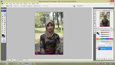 CARA MUDAH MERUBAH WARNA BACKGROUND FOTO DENGAN PHOTOSHOP CS3 ~ Asal