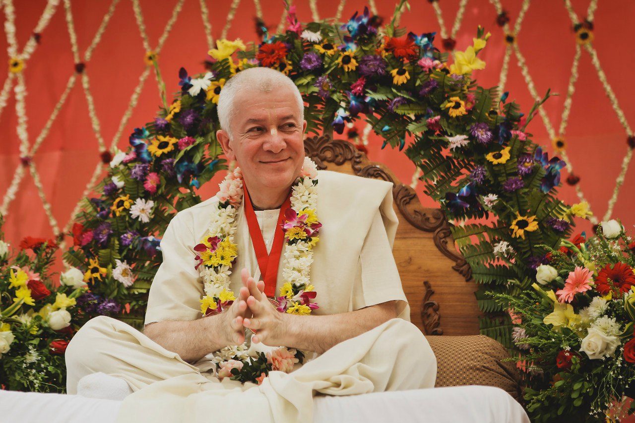 Александр хакимов. Чайтанья чандра чаран прабху джапа. Чайтанья чандра чаран вриндаван. Чайтанья чандра чаран. Чайтанья чандра чаран прабху вьяса пуджа.