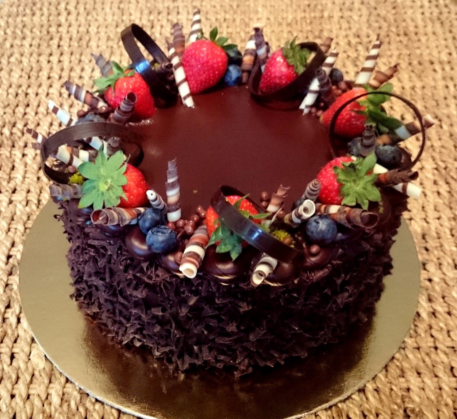 torta és karamell: Krémes klasszikus csokoládé torta recept , ahogyan ...