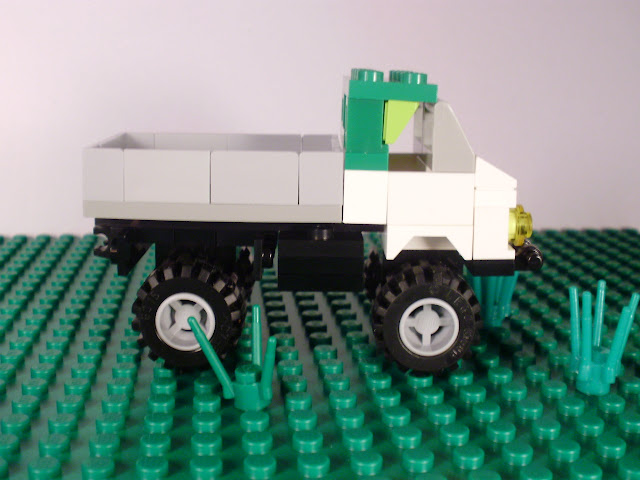 MOC Mercedes Unimog feito com peças LEGO