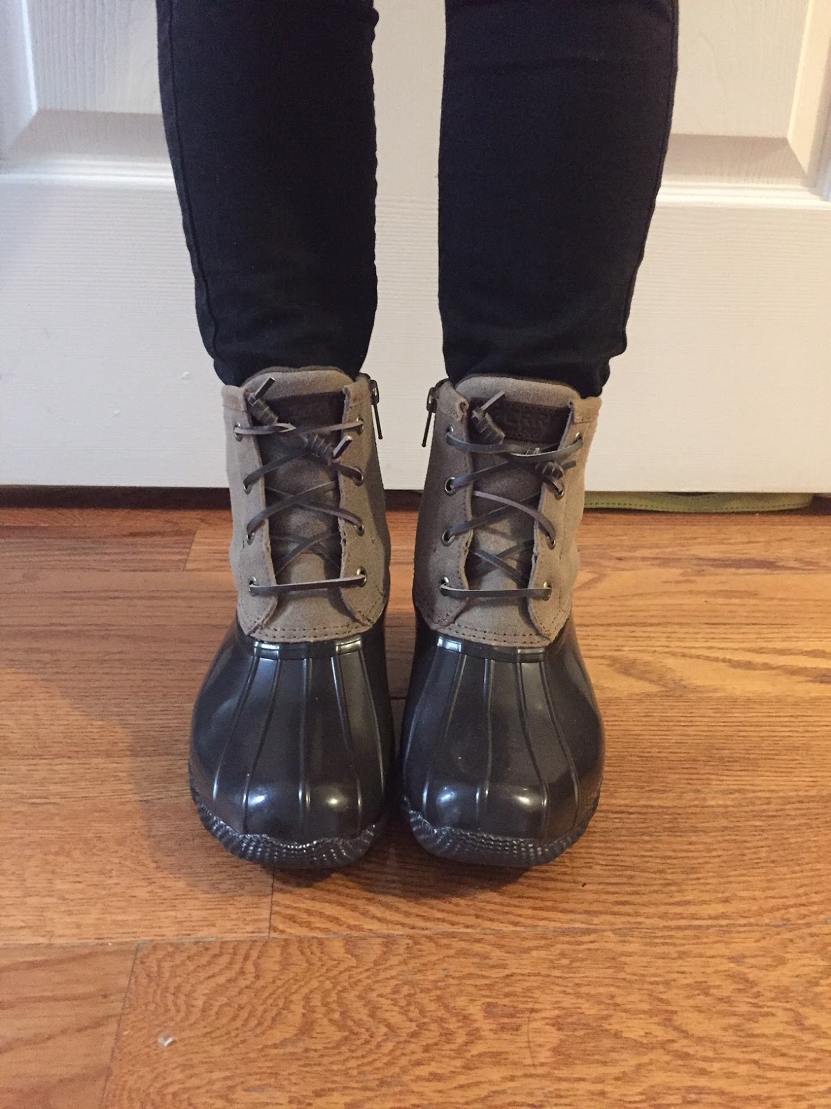 duck boots size 4