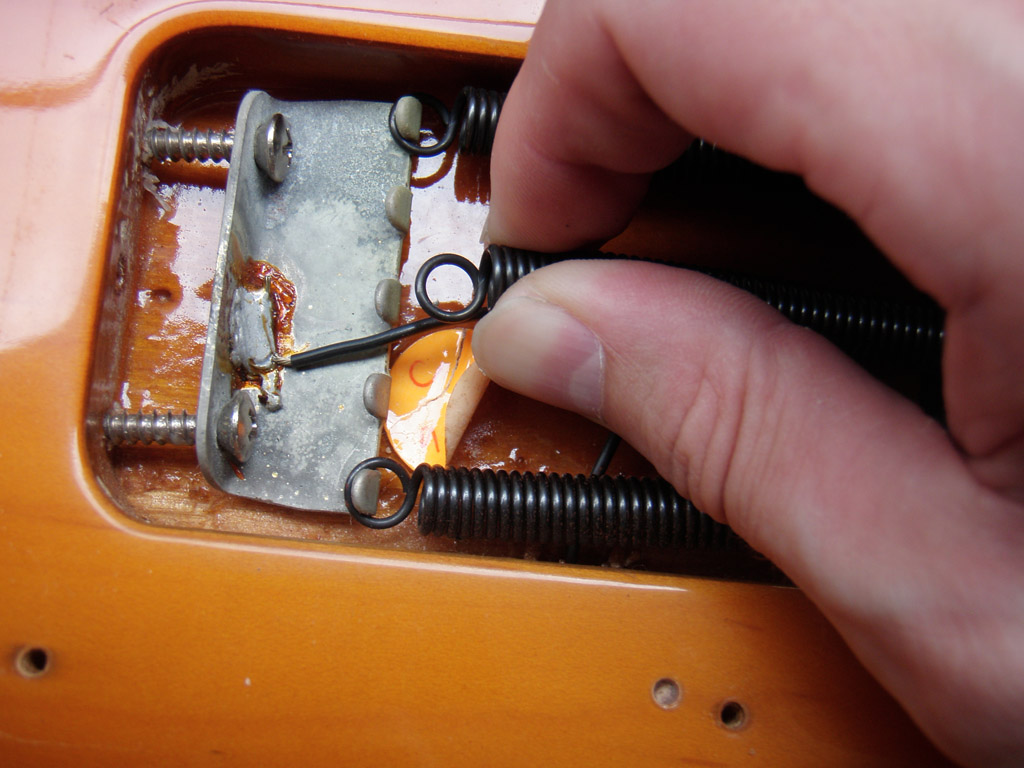Setting up or adjusting a Fender Stratocaster tremolo DIY Strat (and