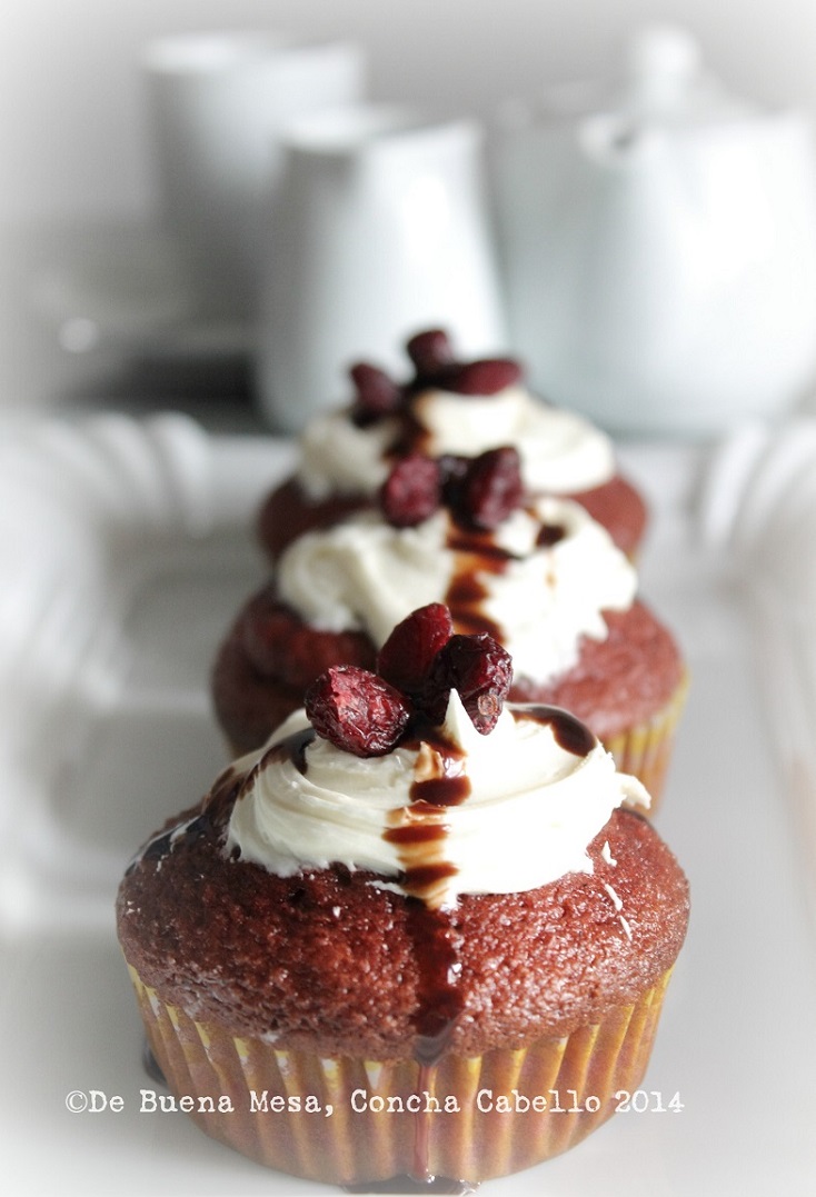 Red Velvet Cupcakes - line red-velvet-cupcakes-line