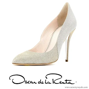 Kate Middleton wore Oscar de la Renta Platinum Lamé Cabrina pumps