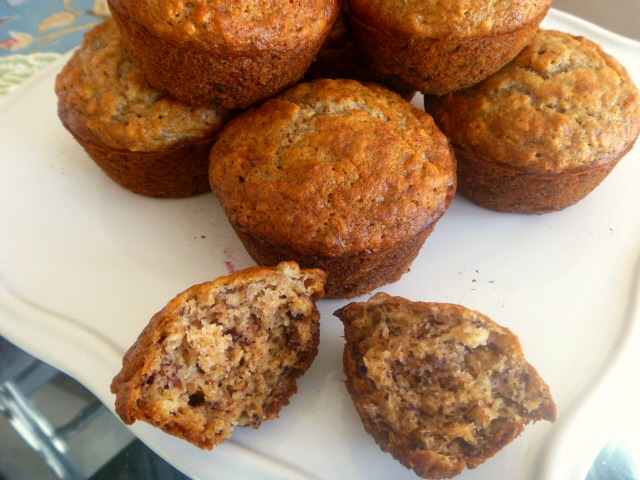Banana Oat Muffins:  Imagine piping hot muffins filled with the aroma of bananas and cinnamon. Pure Heaven! - Slice of Southern