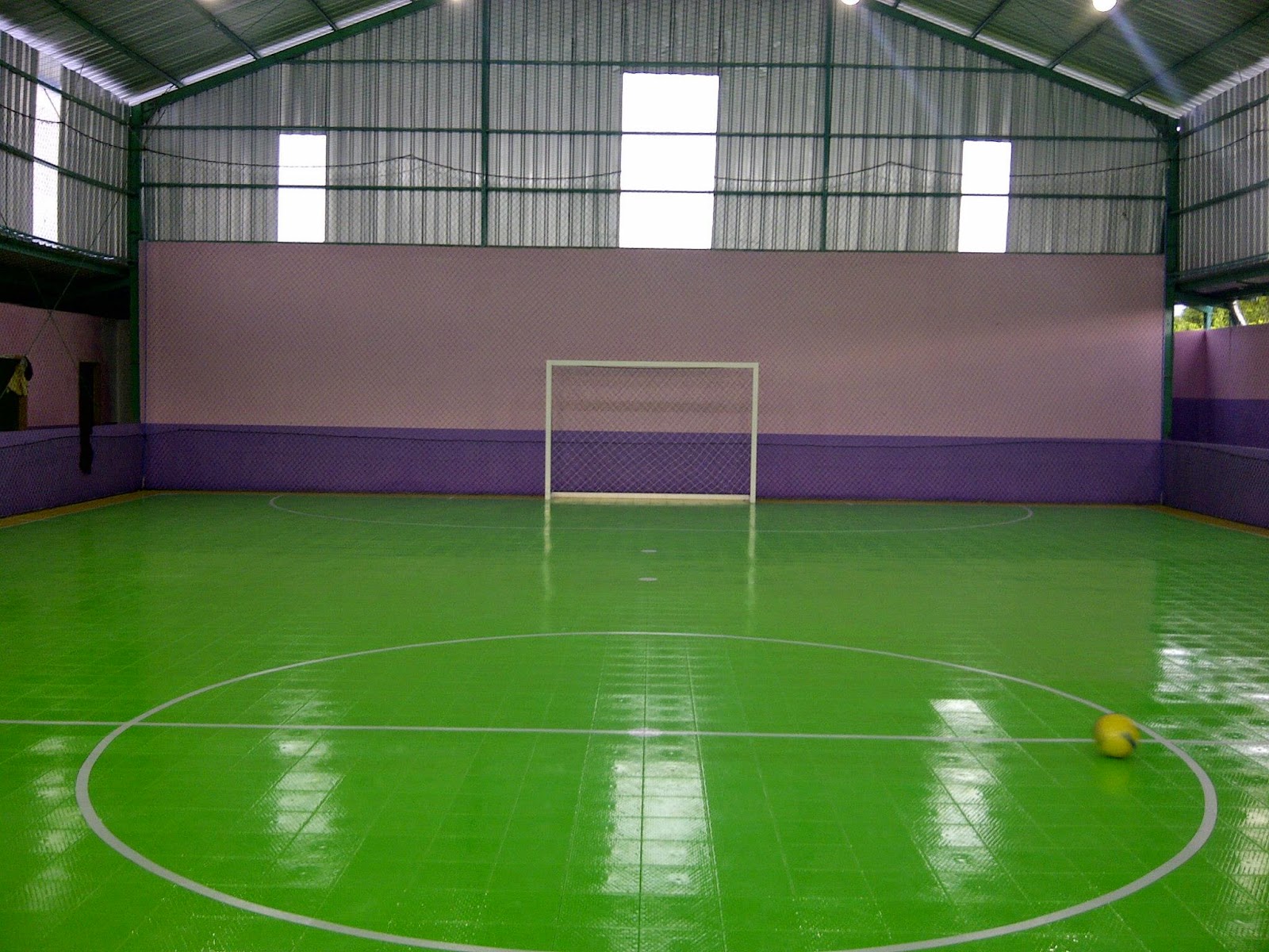 JASA KONSTRUKSI LAPANGAN FUTSAL ~ ATAP UPVC GOLDEN ROOF 085280647743/