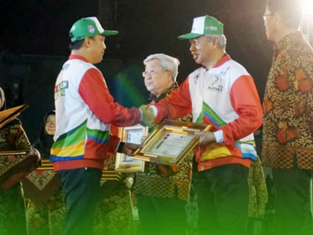 Peduli Olahraga, Burhan Abdurahman Dapat Penghargaan Kemenpora Peduli Olahraga, Burhan Abdurahman Dapat Penghargaan Kemenpora