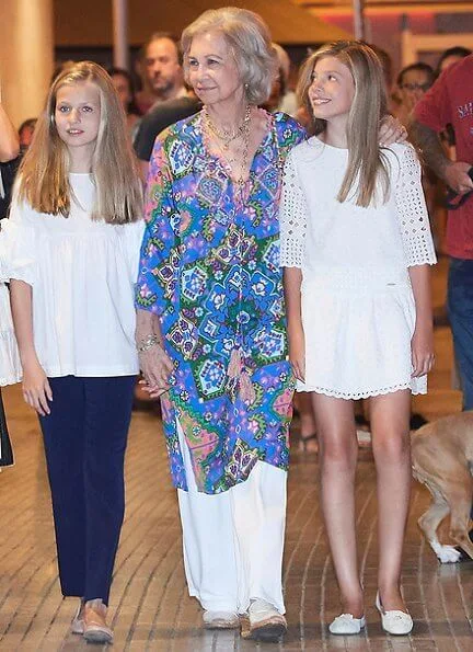 Queen Letizia wore a new pleated dress  by Carolina Herrera. Zara Knit black white pleated midi dress. Princess Leonor