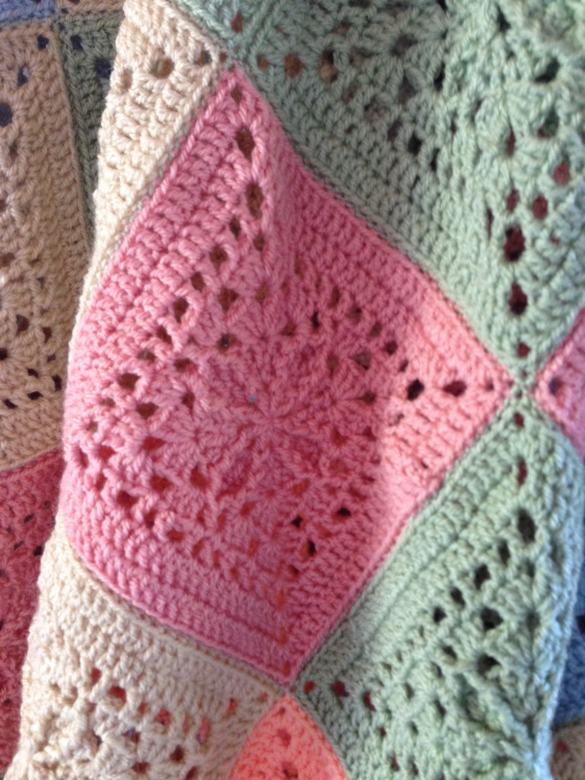 Crochet Obsession Baby crochet blanket for a cot