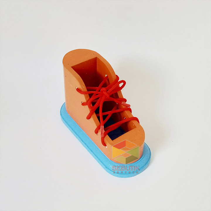 Menali Sepatu