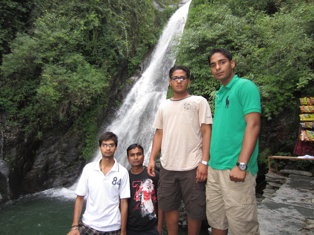 bhagsu waterfall