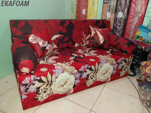 sofa bed inoac motif bunga rosiana merah maroon