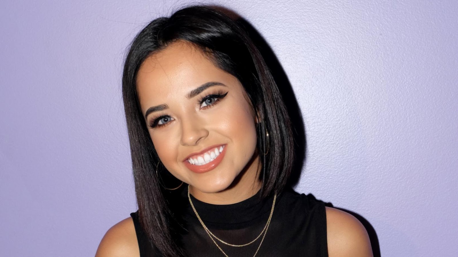 Becky g is famous for the gap between her front teeth. 