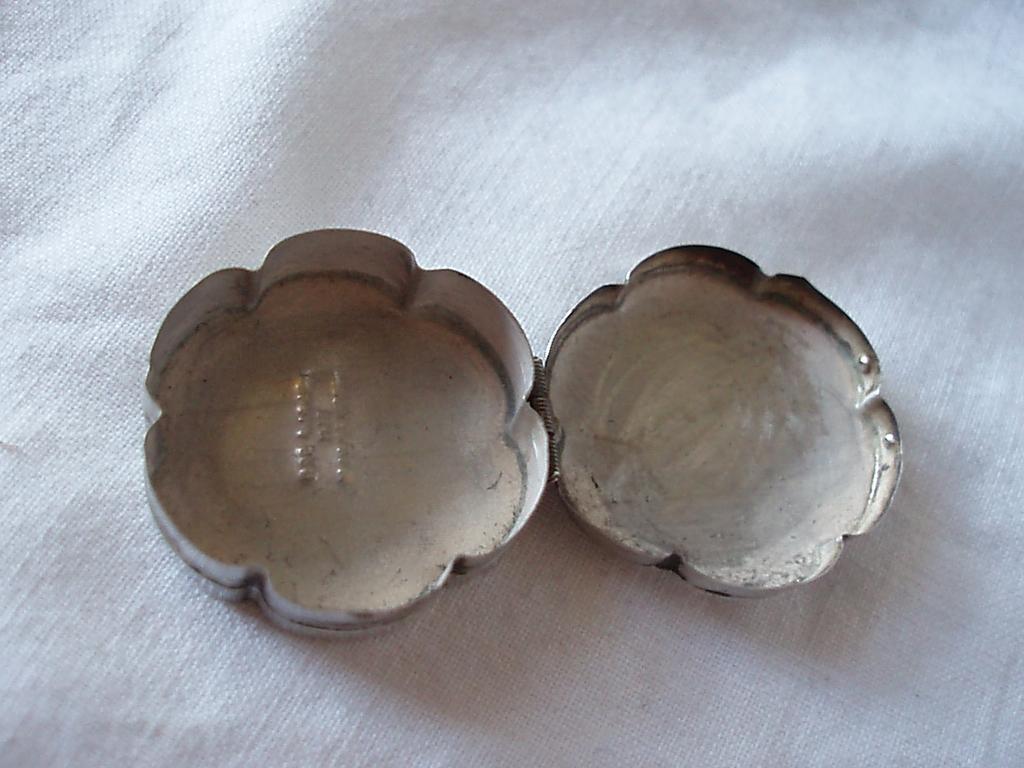 Silver FLOWER SHAPED STERLING SILVER PILL BOX