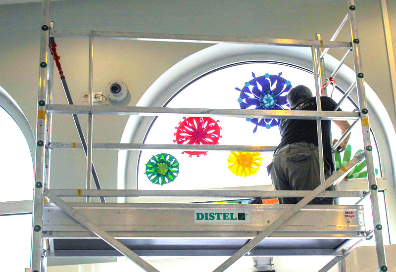 installation des fleurs en papier