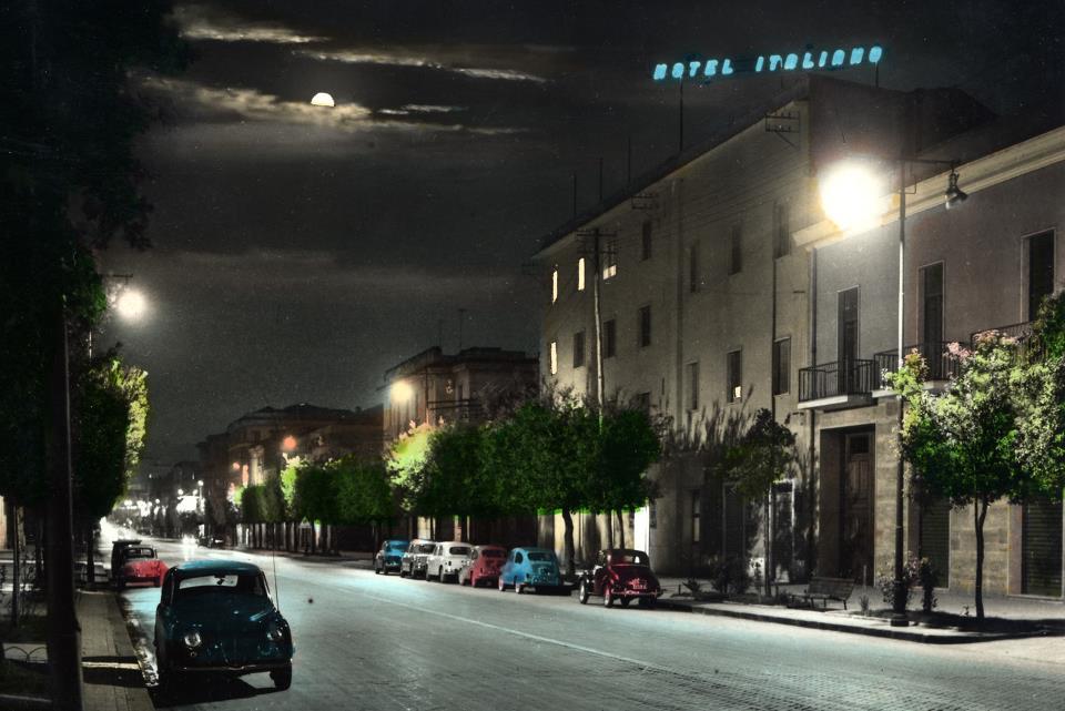 Benevento...c'era una volta Viale Principe di Napoli e Hotel Italiano Notturno Benevento...c'era una volta Viale Principe di Napoli e Hotel Italiano Notturno