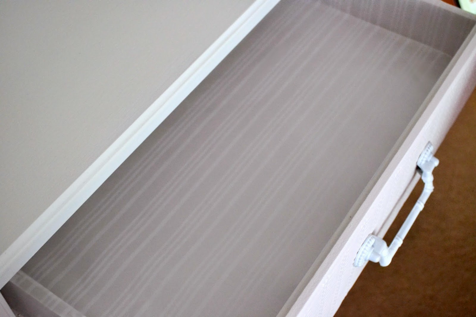 It's A Mom's World How To Line Your Drawers Using Wrapping Paper