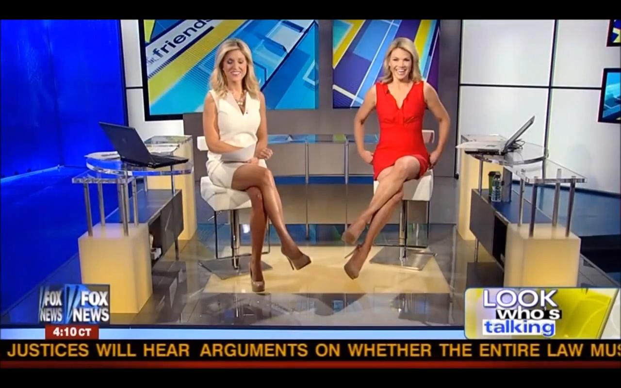 Anna Kooiman And Ainsley Earhardt Hot Legs Fox & Friends First 03 80F