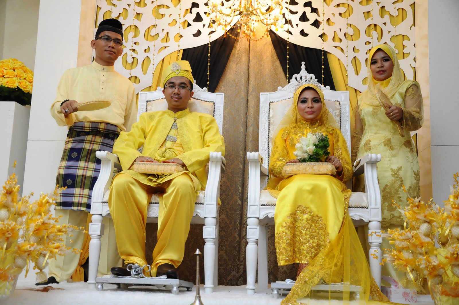 Kumpulan Foto  Model Baju  Pengantin  Songket Kuning Trend 
