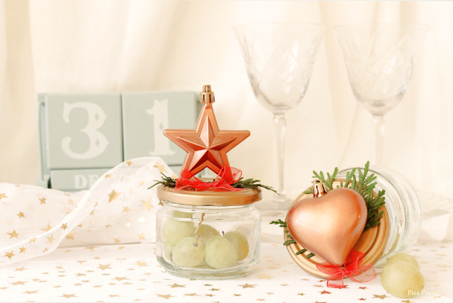 presentar-uvas-nochevieja-bote-reciclado-adornos-pegados-tapa