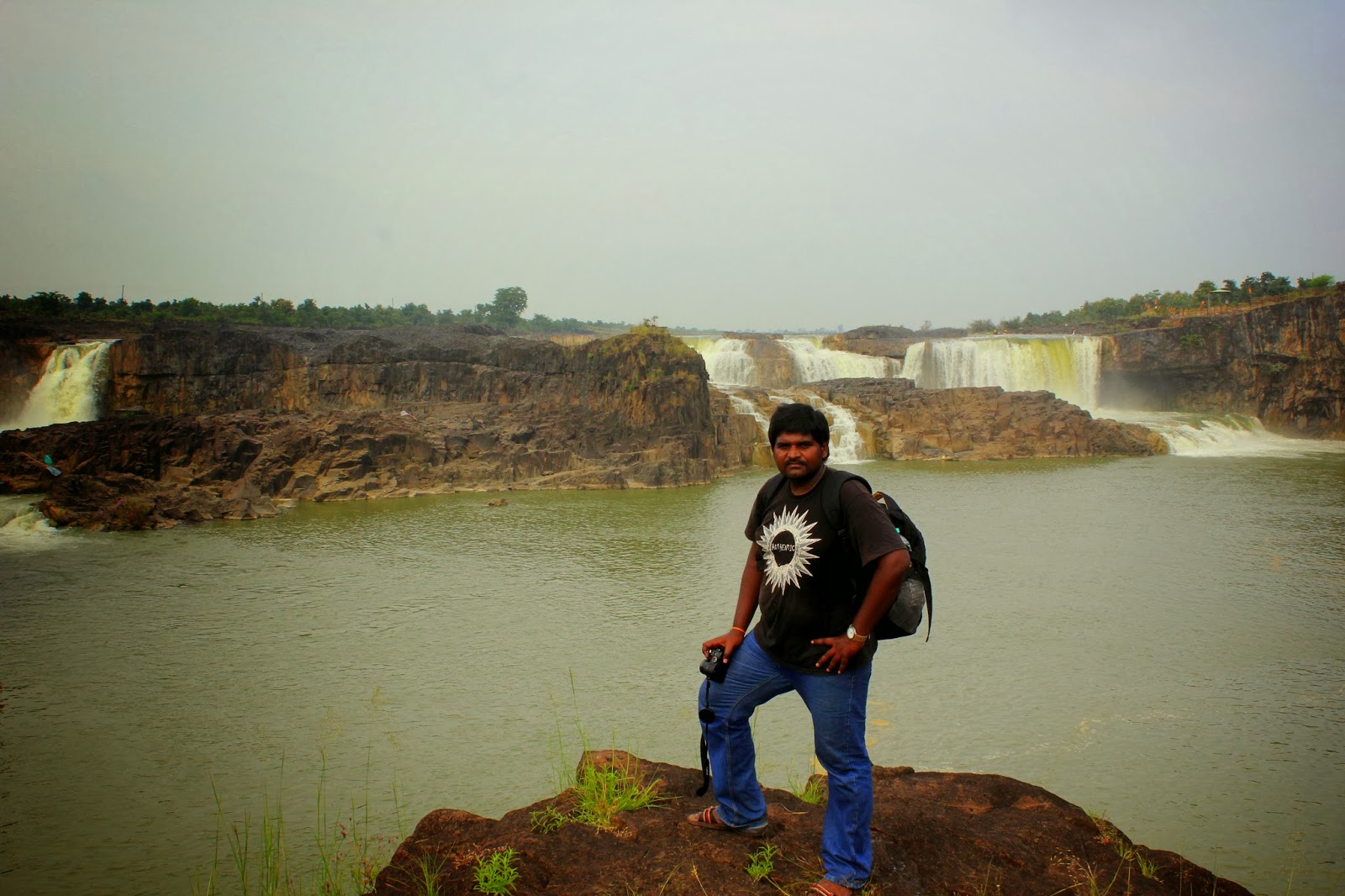 Me .. Posing before Sahastrakund Me .. Posing before Sahastrakund
