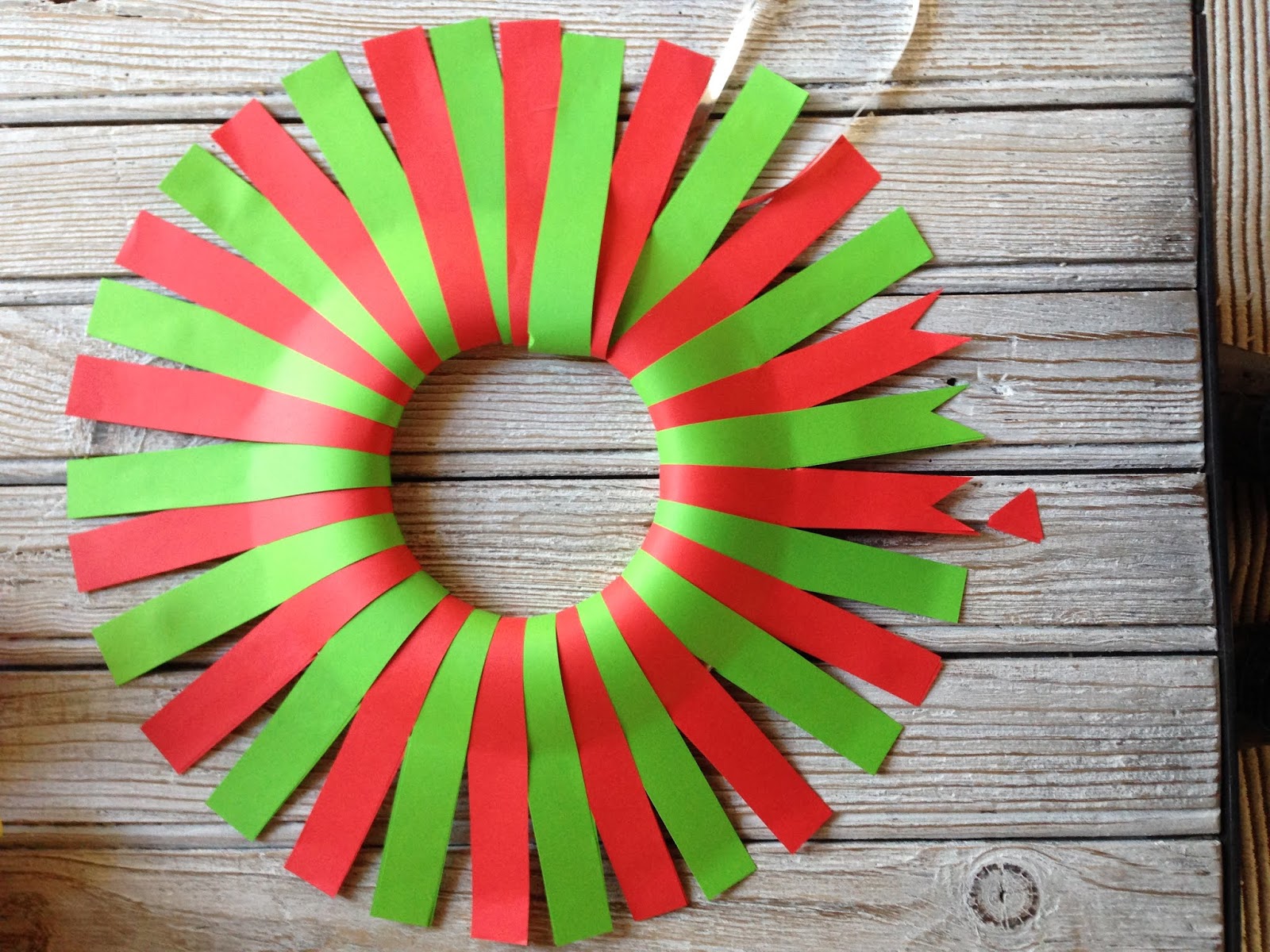 La boite à idées de l' atelier 3B* * *: Couronne de noël en papier