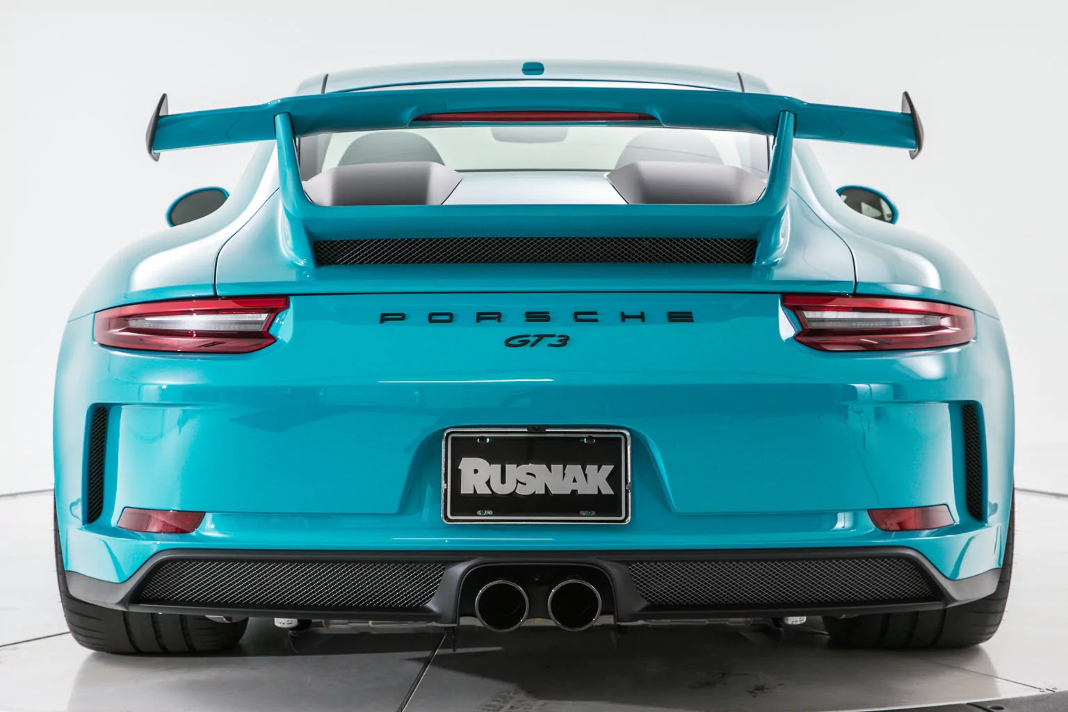 Miami-Blue-Porsche-911-GT3-3.jpg