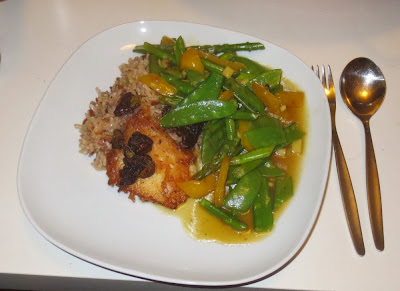 Fisch mit Steinpilzen, gewoktem Mischgemüse und Kokos-Curry-Reis