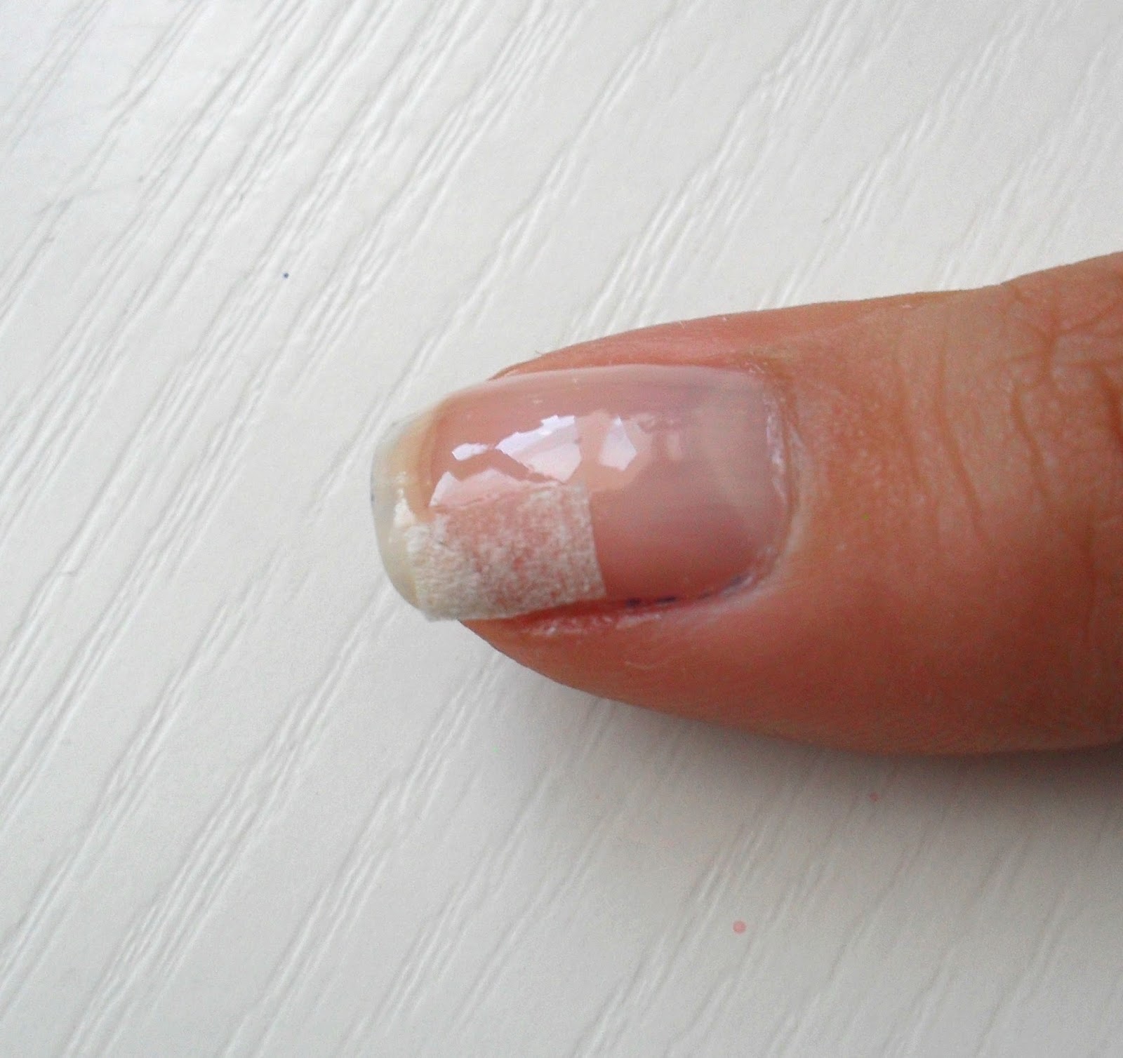 Emily Beauty *** Astuce *** Comment réparer un ongle cassé!