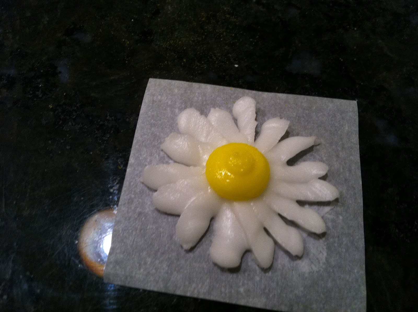 The Iced Queen Royal Icing Daisies