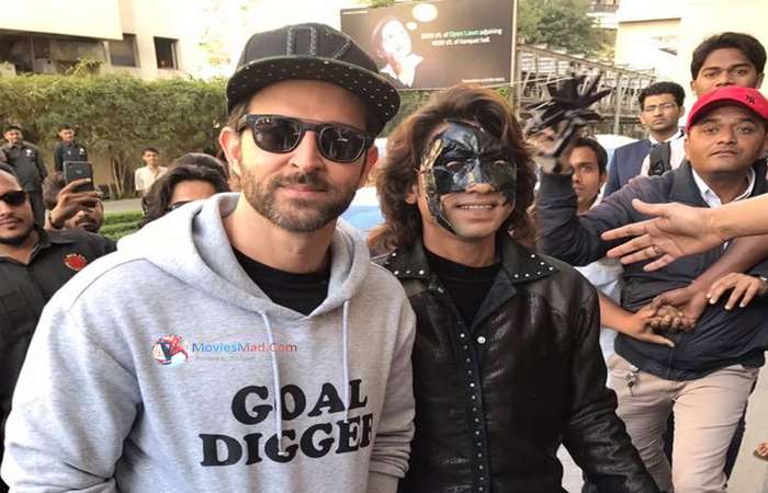 Hrithik Roshan Hrithik Roshan with Fans