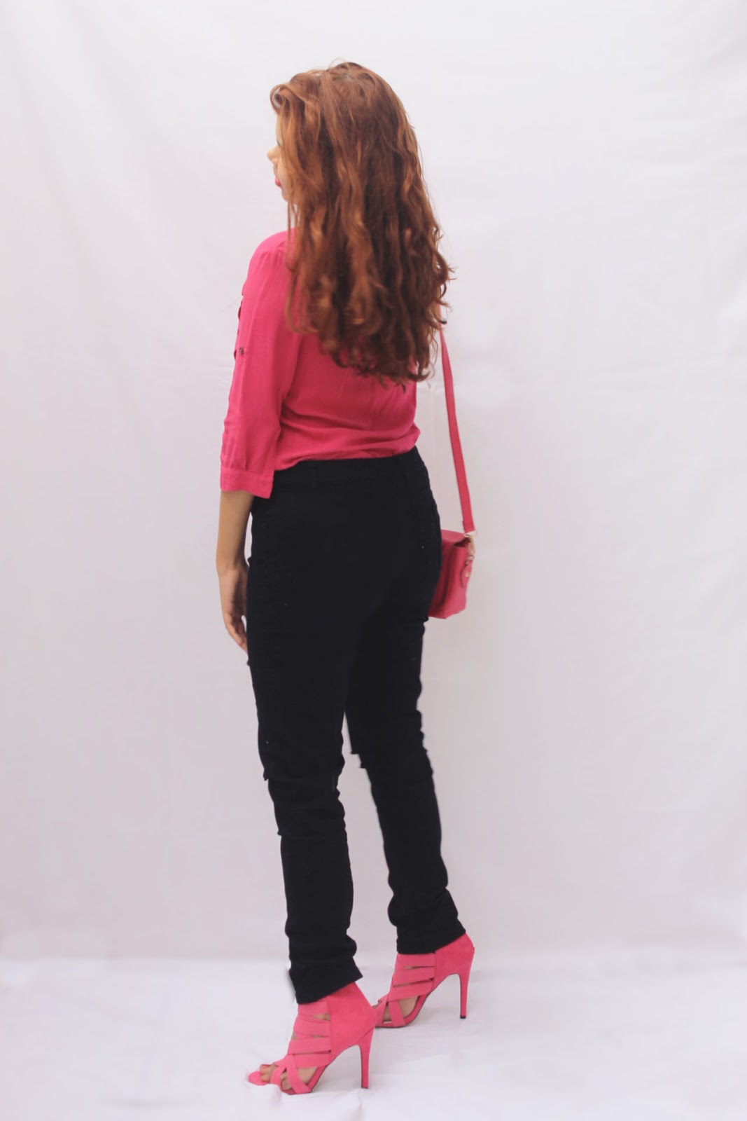 look barbie, look calça, look preto e rosa, look outubro rosa, look brechó, calça preta da china, salto rosa, look elegante, look sério arrumadinho, cabelo ondulado, blogueira ruiva look barbie, look calça, look preto e rosa, look outubro rosa, look brechó, calça preta da china, salto rosa, look elegante, look sério arrumadinho, cabelo ondulado, blogueira ruiva