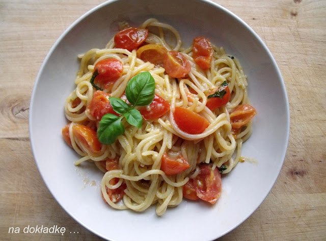 spaghetti z pomidorami