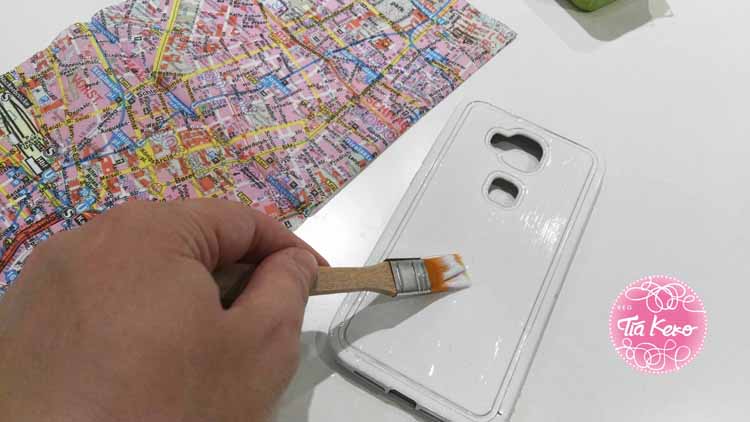 decorar-con-decoupage-una-funda-de-movil