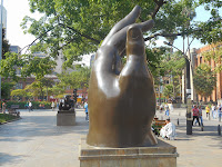 Mano - Fernando Botero - Plaza Botero, Medellín. Fotografía: Leonardo Bernal T.