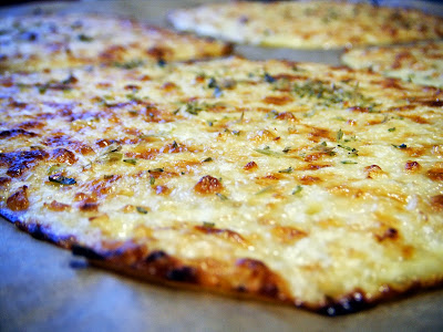 http://www.aishakandisha.com/2013/09/masa-de-pizza-base-de-coliflor.html