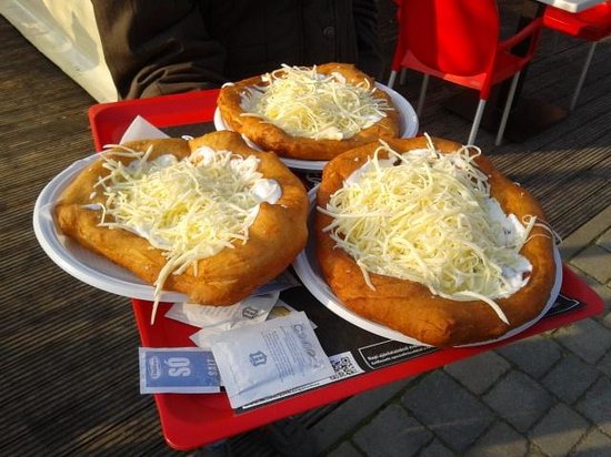 Boedapest op maat: Lángos, streetfood op zijn Hongaars