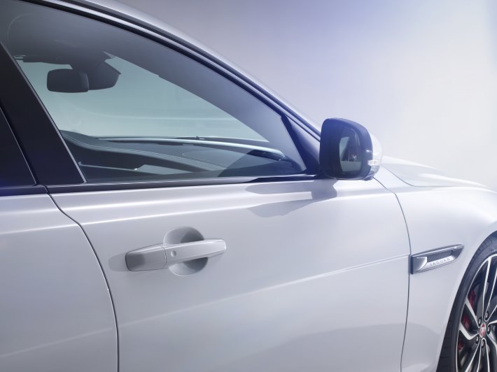 Image 2: 2016 Jaguar XF